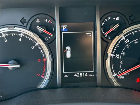 Used 2024 Toyota 4Runner TRD Off-Road Premium AWD/4WD image 17