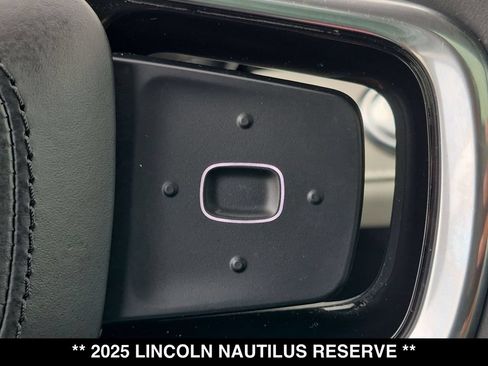Used 2025 Lincoln Nautilus Reserve AWD/4WD image 7