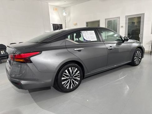 Used 2024 Nissan Altima 2.5 SV FWD image 13