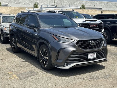 Used 2021 Toyota Highlander XSE FWD image 1