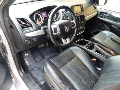 Used 2016 Dodge Grand Caravan R/T w/ Driver Convenience Group image 16