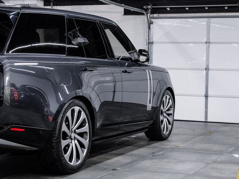 Used 2023 Land Rover Range Rover Autobiography image 16