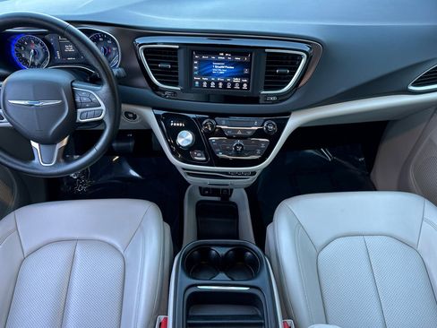 Used 2021 Chrysler Voyager Lxi image 26