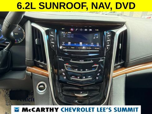 Used 2016 Cadillac Escalade ESV Luxury AWD/4WD image 9