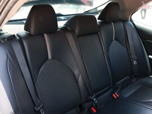 Used 2018 Toyota Camry XSE FWD image 23