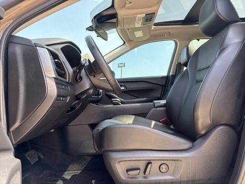 Used 2024 Nissan Rogue SV w/ SV Premium Package FWD image 2
