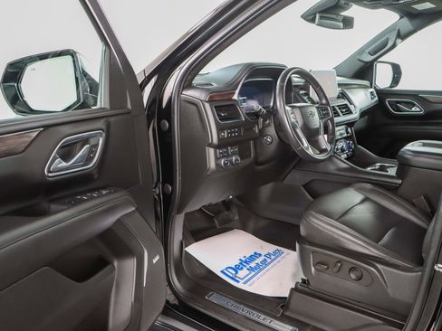 Used 2023 Chevrolet Tahoe Z71 w/ Luxury Package image 3