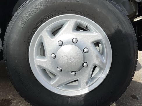 Used 2009 Ford E-350 and Econoline 350 XLT image 13