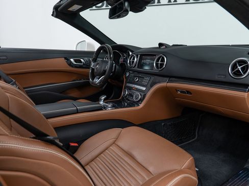 Certified 2019 Mercedes-Benz SL 550 image 22