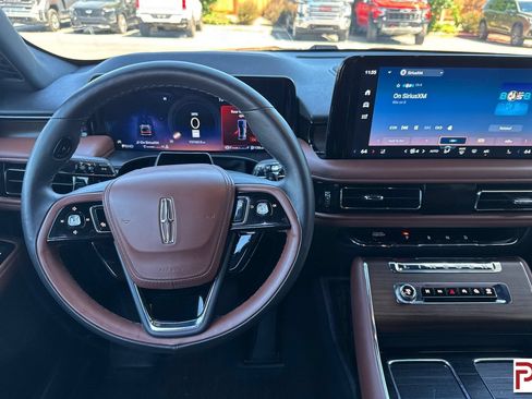 Used 2025 Lincoln Aviator Reserve AWD/4WD image 17