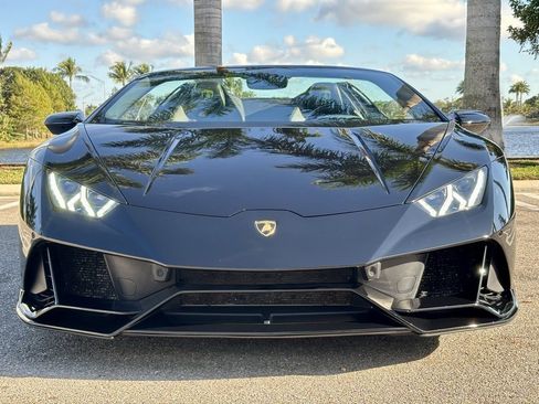 Used 2020 Lamborghini Huracan EVO image 4