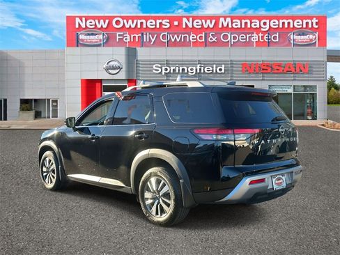 Certified 2024 Nissan Pathfinder SL image 6