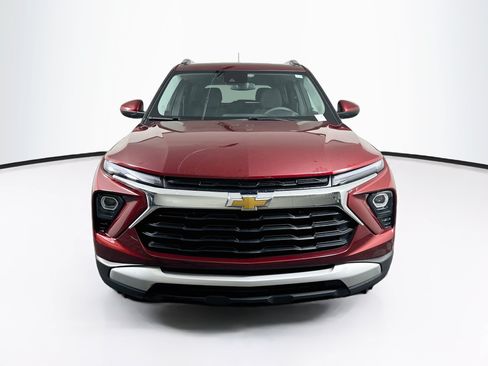 Used 2025 Chevrolet TrailBlazer LT FWD image 2