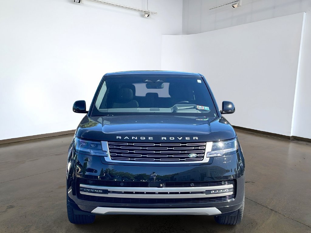 Used 2025 Land Rover Range Rover SE AWD/4WD image 2