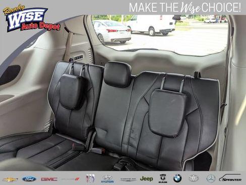 Used 2022 Chrysler Pacifica Limited FWD image 21