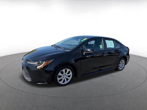 Used 2025 Toyota Corolla LE FWD image 8