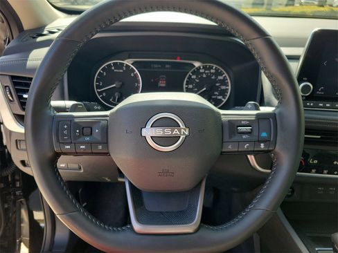 Used 2025 Nissan Rogue SV image 18