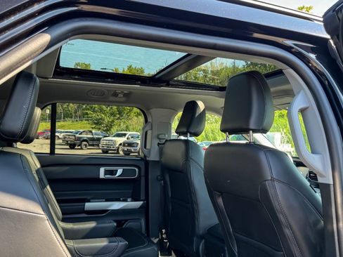 Used 2023 Ford Explorer XLT w/ Equipment Group 202A AWD/4WD image 13