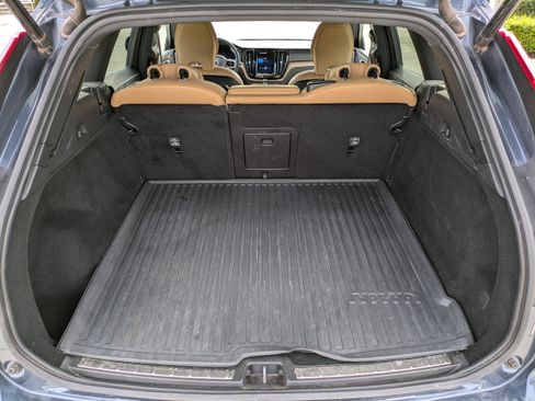 Used 2022 Volvo XC60 B6 Inscription w/ Protection Package Premier image 17