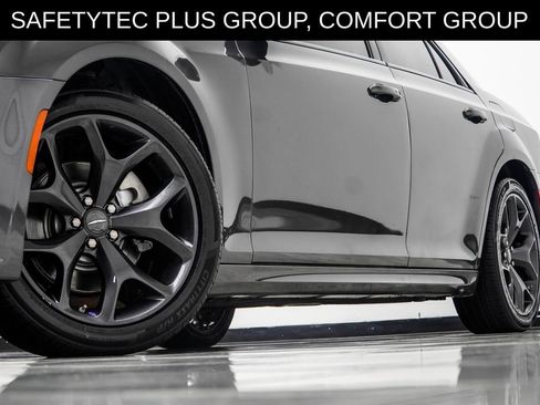 Used 2023 Chrysler 300 S w/ Comfort Group RWD image 3