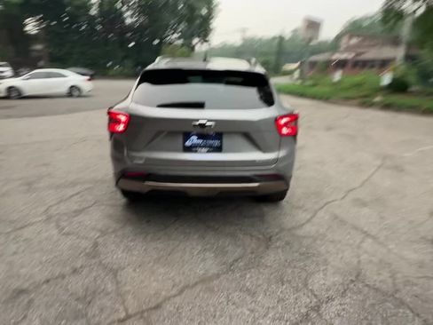 Used 2024 Chevrolet Trax ACTIV w/ Sunroof Package FWD image 11
