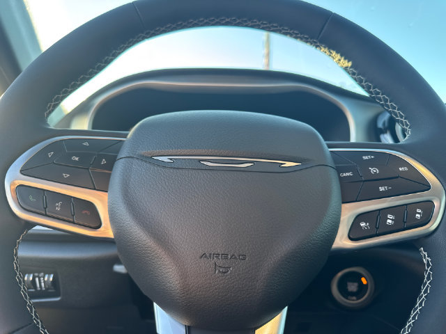 New 2027 Chrysler Pacifica Select w/ Family Tech Group FWD image 18