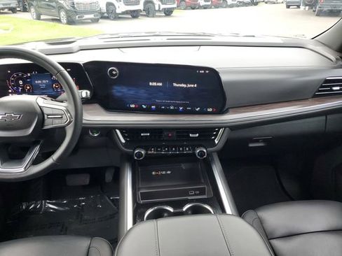 Used 2025 Chevrolet Tahoe Z71 AWD/4WD image 11