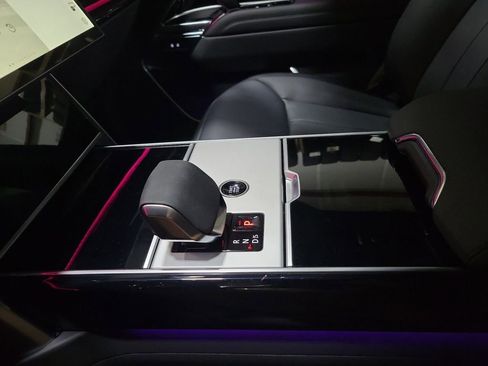 New 2025 Land Rover Range Rover SE image 20