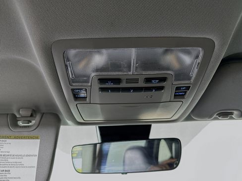 Used 2019 Toyota Highlander XLE FWD image 18