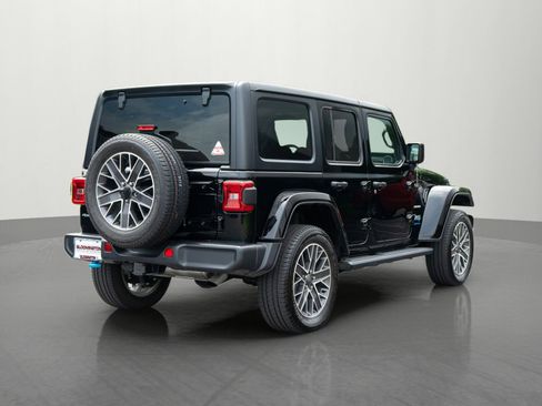 Used 2023 Jeep Wrangler Unlimited Sahara w/ Cold Weather Group AWD/4WD image 7
