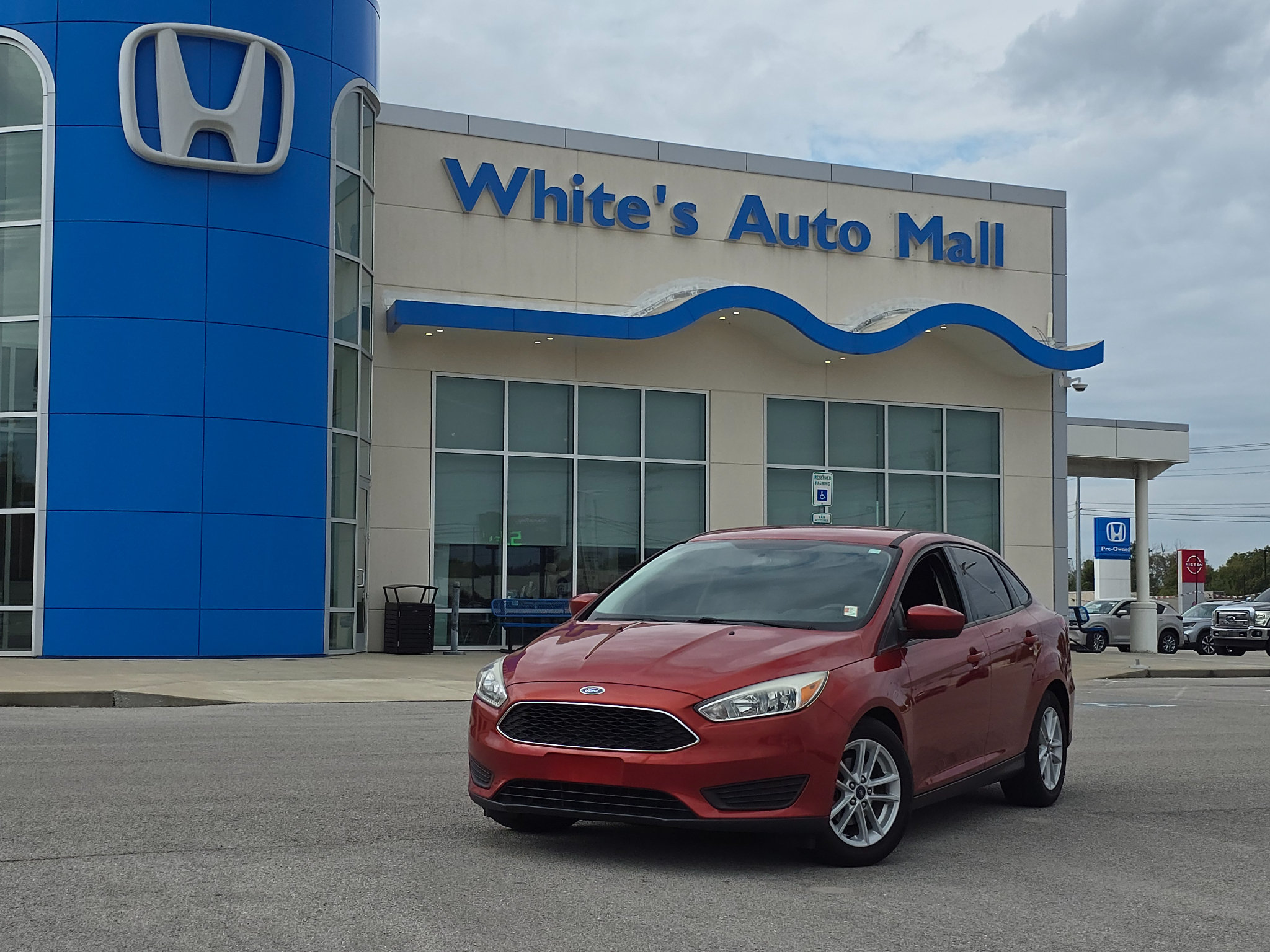 Used 2018 Ford Focus SE FWD image 1