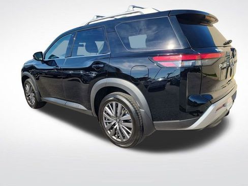 Used 2025 Nissan Pathfinder SL w/ SL Premium Package image 3