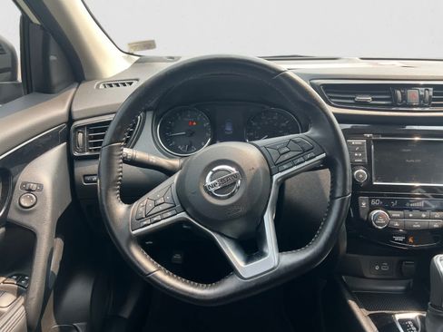 Used 2022 Nissan Rogue Sport SV FWD image 12
