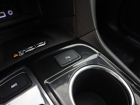 Used 2022 Chevrolet Equinox Premier image 50