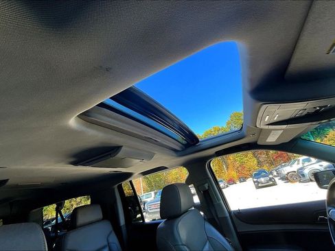 Used 2020 Chevrolet Suburban Premier image 26