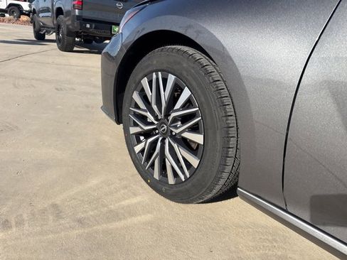 Used 2024 Nissan Altima 2.5 SV image 8