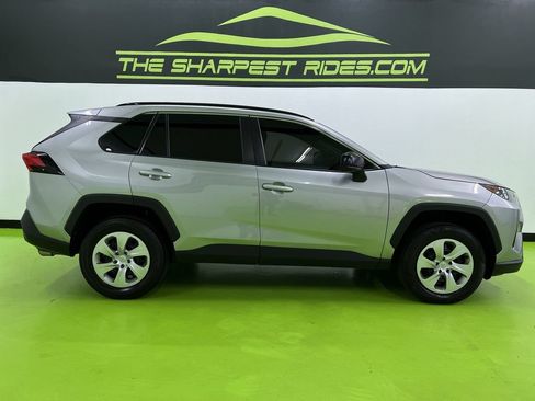 Used 2021 Toyota RAV4 LE FWD image 11