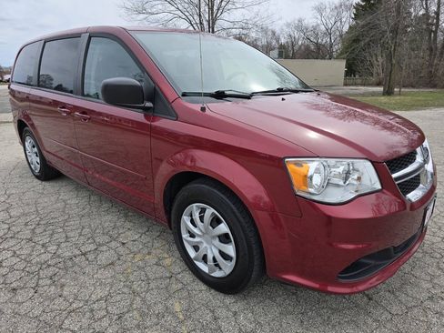 Used 2015 Dodge Grand Caravan SE w/ Quick Order Package 29E SE FWD image 3