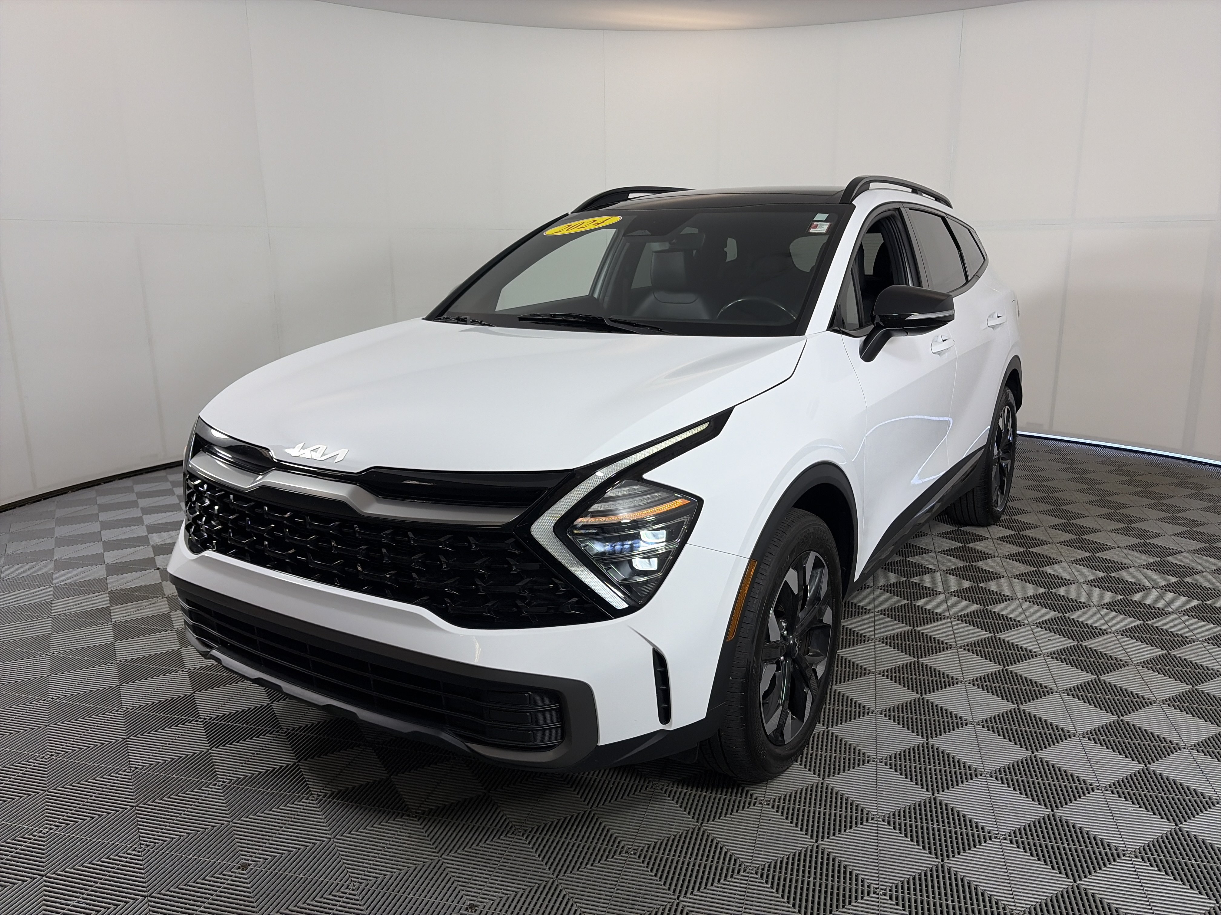 Certified 2024 Kia Sportage X-Line w/ X-Line Premium Package AWD/4WD image 2