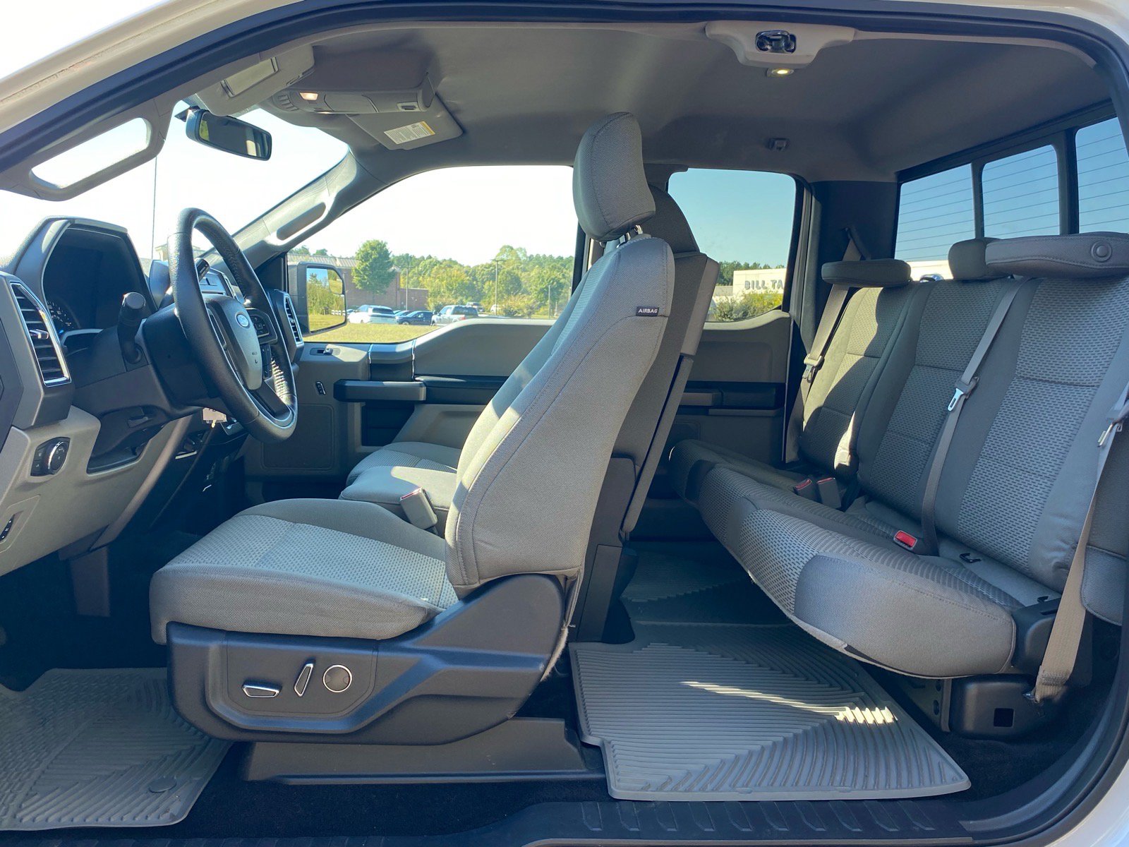 Used 2015 Ford F150 XLT w/ Equipment Group 302A Luxury AWD/4WD image 9