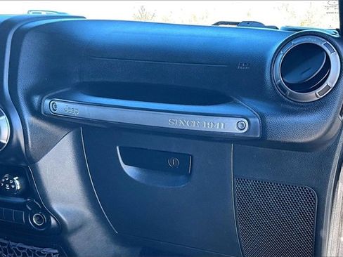 Used 2018 Jeep Wrangler Unlimited Sport S image 25