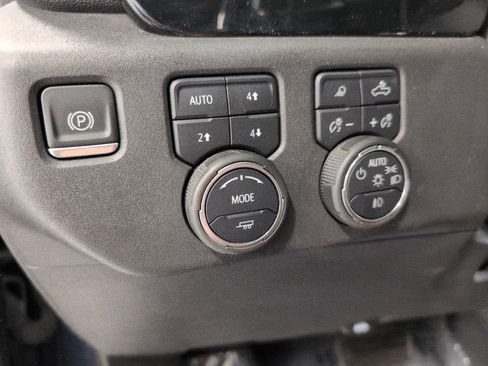 Used 2022 Chevrolet Silverado 1500 LT Trail Boss w/ LT Trail Boss Premium Package AWD/4WD image 10