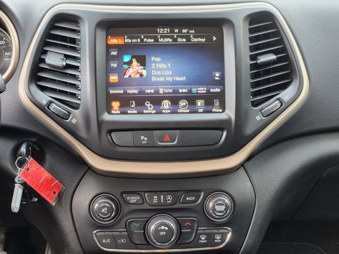 Used 2017 Jeep Cherokee Latitude w/ Safety/Convenience Group image 27