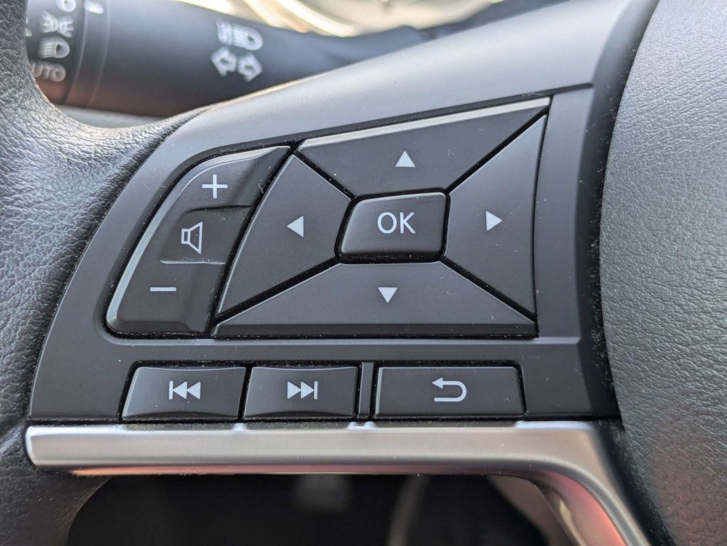 Used 2020 Nissan Rogue Sport SV FWD image 25