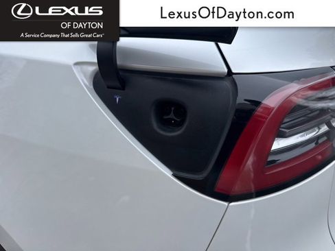 Used 2022 Tesla Model Y Long Range image 31