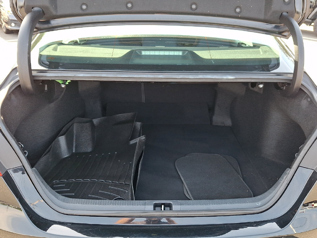 Certified 2018 Toyota Camry LE FWD image 28