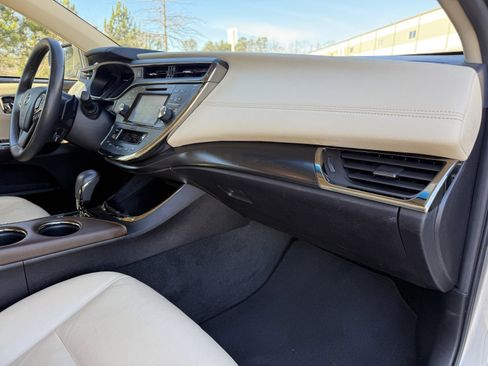 Used 2018 Toyota Avalon XLE image 23