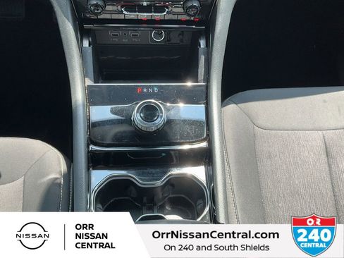 Used 2023 Jeep Grand Cherokee L Laredo image 25