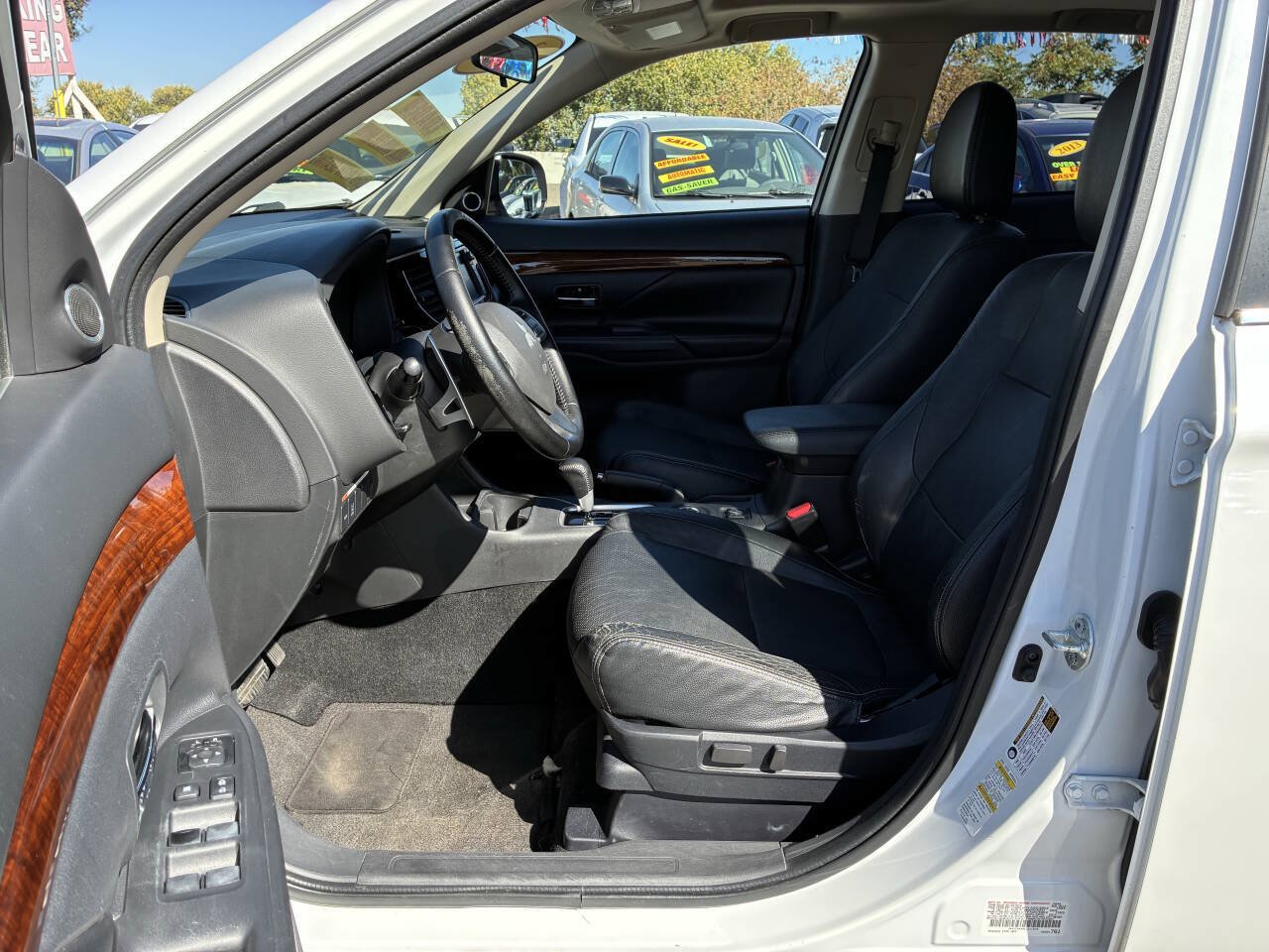 Used 2014 Mitsubishi Outlander GT AWD/4WD image 3