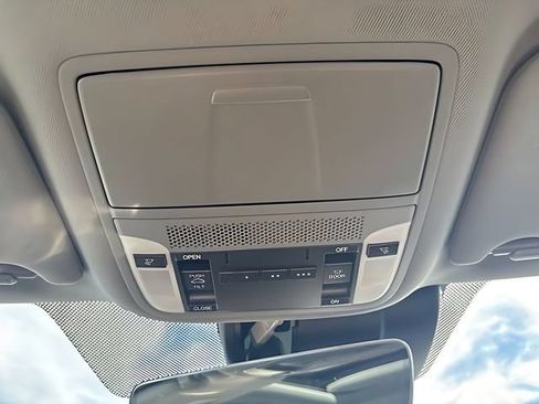 Used 2018 Acura TLX FWD image 25